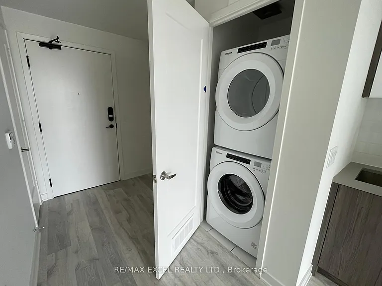 60 Princess St #914 — Photo 14