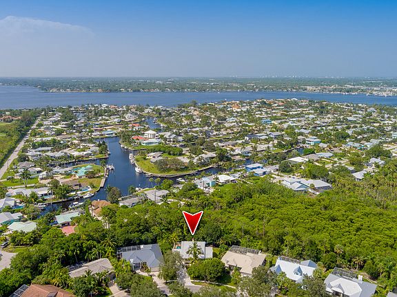 2nd image of 730 SW Lighthouse Drive