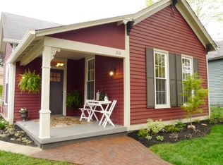 210 N Maple St, Zionsville, IN 46077