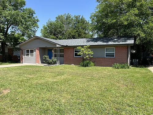 703 Terry Dr Photo 1