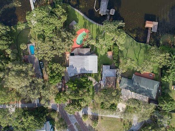 3rd image of 301 Lakeview Dr