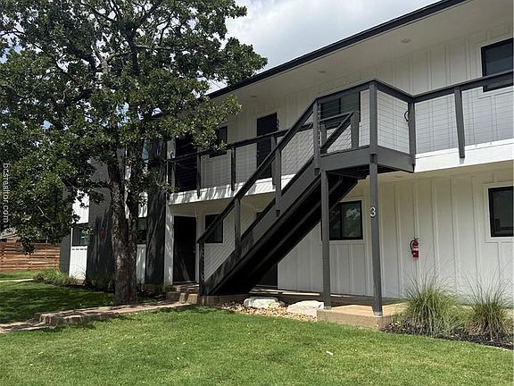 5th image of 704 Yegua St #704