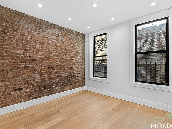 4th image of 221 E 10th St #400