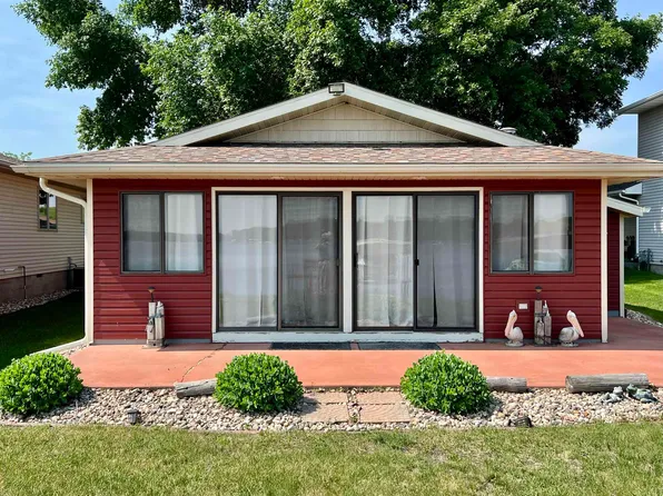 25192 182nd St, Spirit Lake, IA 51360