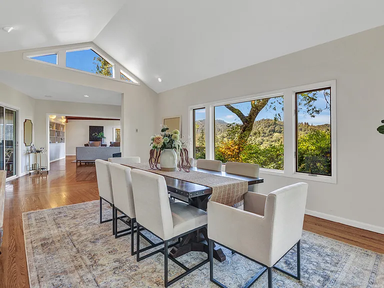 4444 Redwood Rd — Photo 3