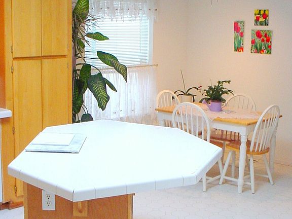 Kitchen eating space.