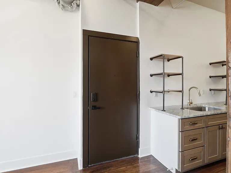 907 Main St #10 — Photo 23
