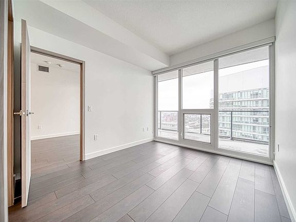 4th image of 95 McMahon Dr #3909