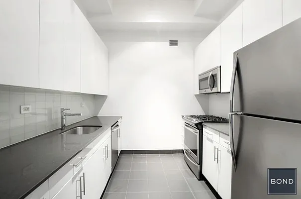 Rented by Bond New York | media 17