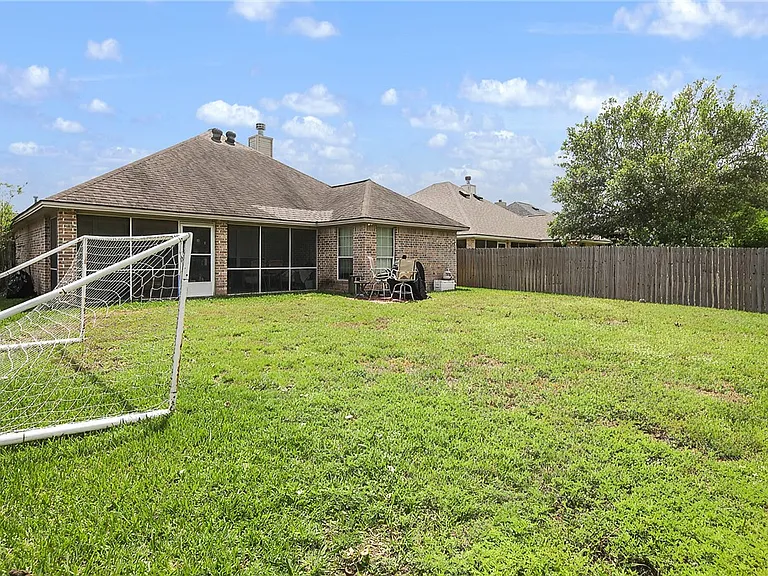 335 Robelmont Dr — Photo 24