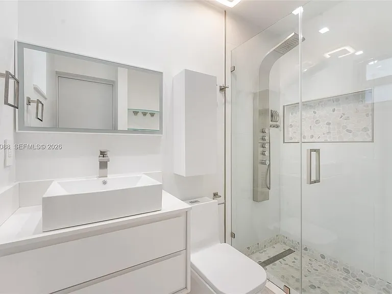 801 NE 76th St — Photo 11