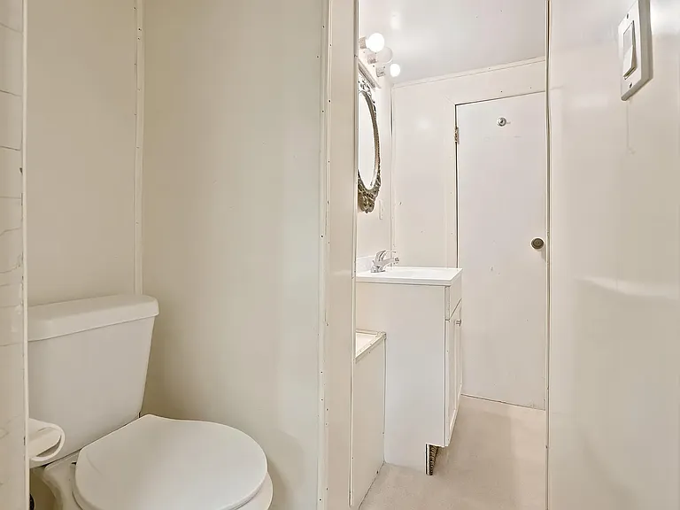 1004 Delaware Ave #4 — Photo 9