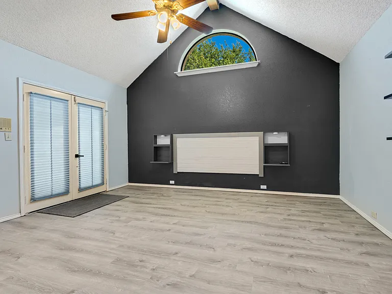 901 Green Brook Dr — Photo 17