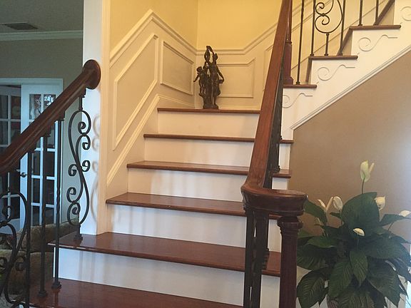 2nd image of 10405 Crestfield Dr