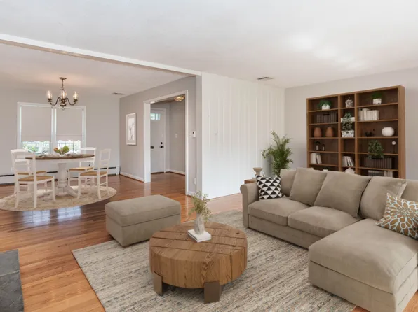 4 Waterside Lane, West Hartford, CT 06107