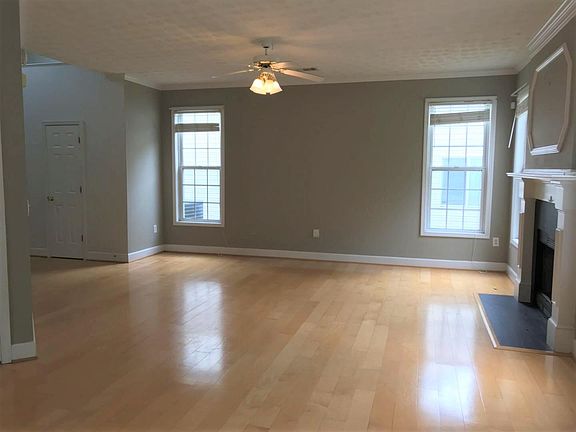 3rd image of 712 Ashley Glen Ln