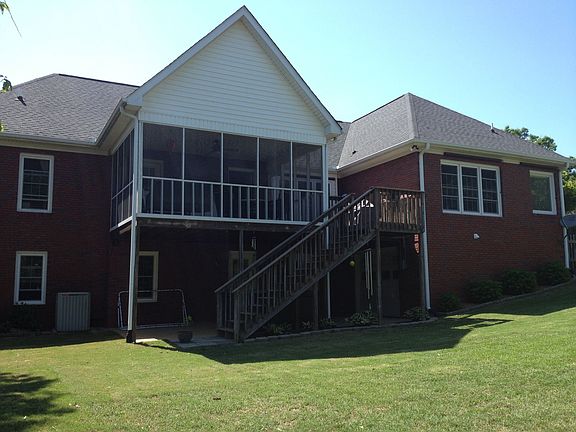 Basement lot w/lower garage