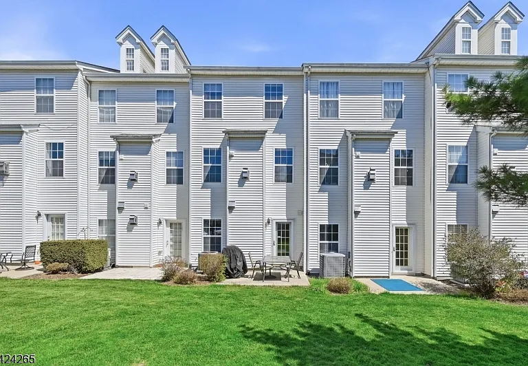 424 Hartford Dr — Photo 48