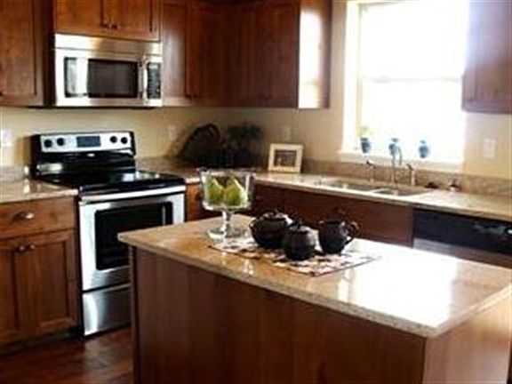 4th image of 542 Pine Island Ln