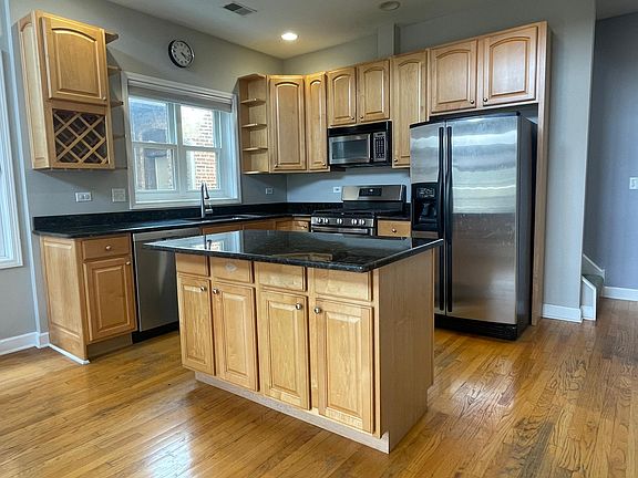 4th image of 1224 W Winona St APT 3W