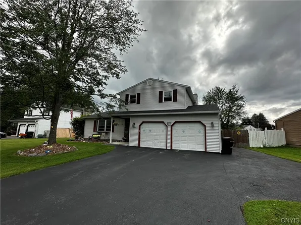 5385 Amalfi Dr, Clay, NY 13041