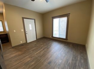 812 S 14th St APT 1, Lincoln, NE 68508