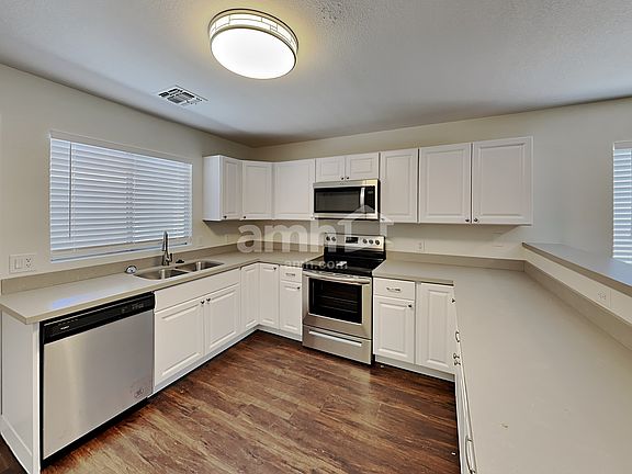 3rd image of 813 E Nardini St