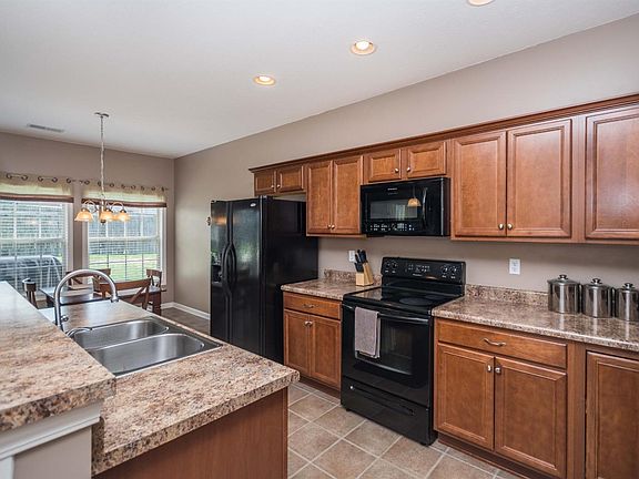4th image of 229 Timothy Dr