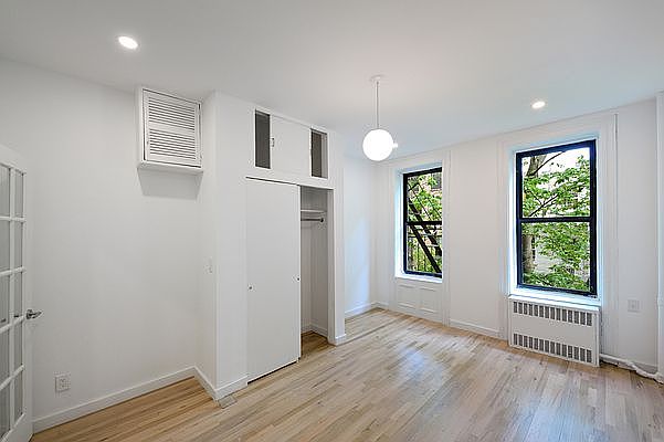 1st image of 190 Avenue Of The Americas APT 2RS