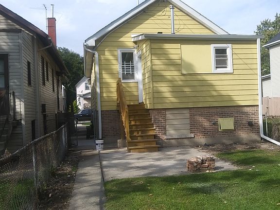 3rd image of 639 N Lotus Ave