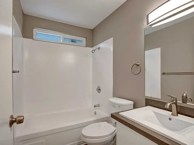 River Blu Apartments — Photo 24
