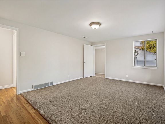 4th image of 831 E Vics Rd