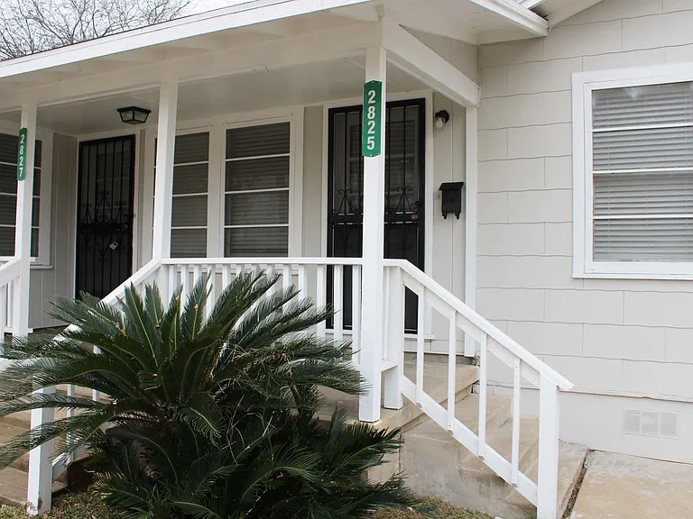 2825 W Woodlawn Ave — Photo 3