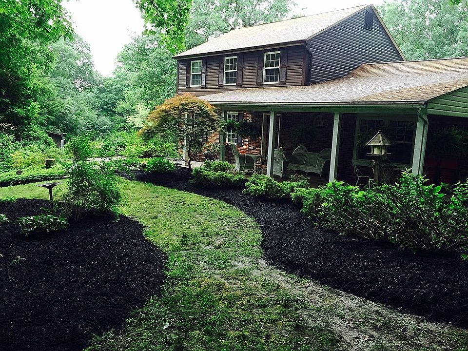 Home with gardens and oaks