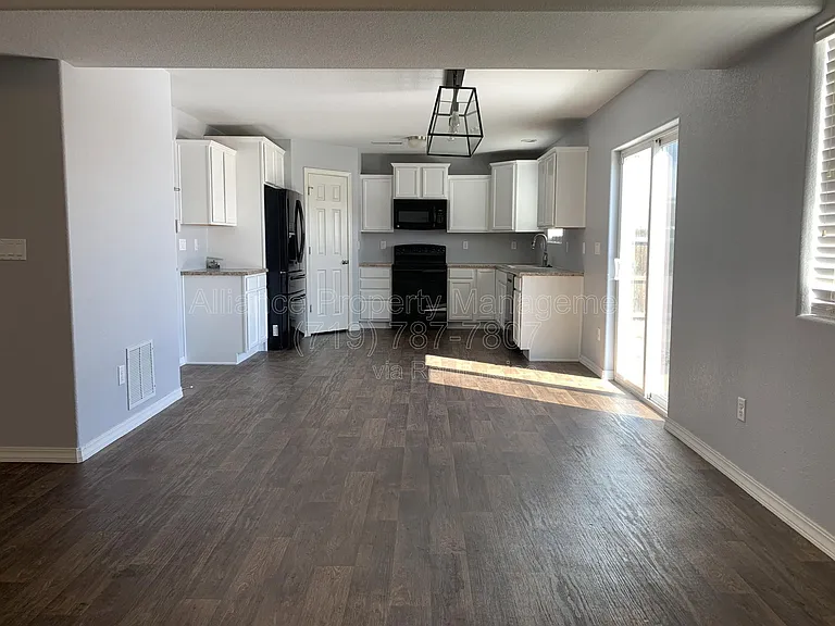 3875 Reindeer Cir — Photo 8