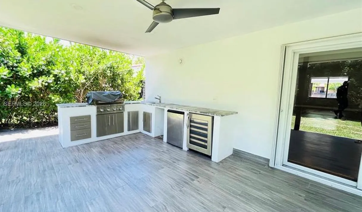 4 bed, 2700 sqft, $7,300 — Photo 2