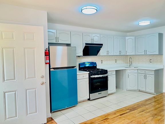 2nd image of 342 Forrest St Floor 2