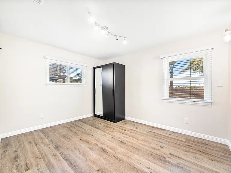 19413 Sturgess Dr — Photo 13