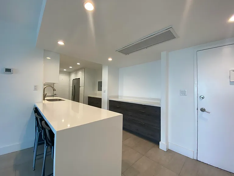 5401 Collins Ave #620 — Photo 4