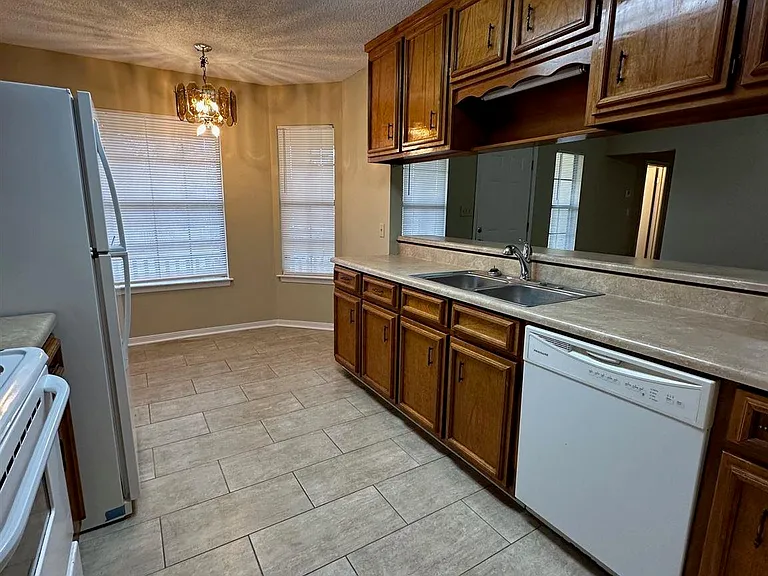 2374 Windstone Dr — Photo 5