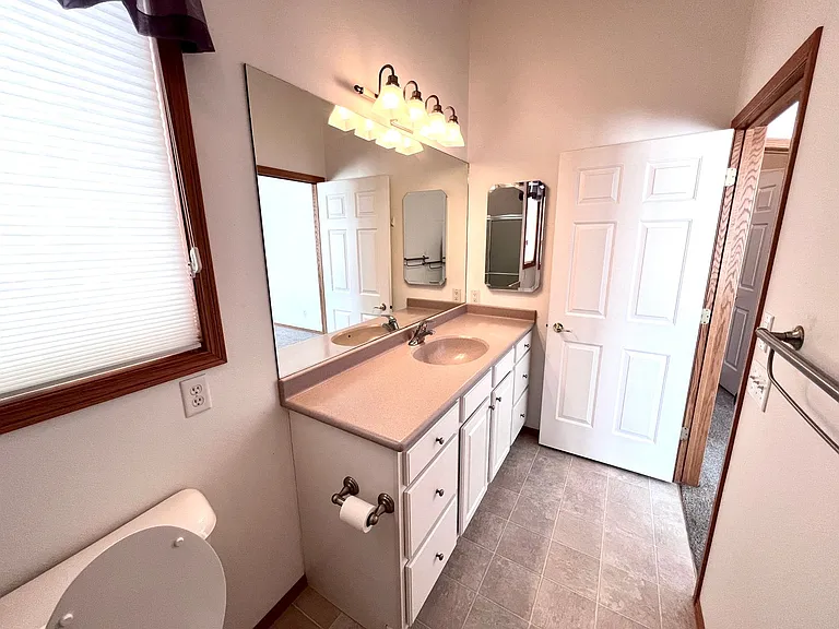 517 Burnham Pl — Photo 12