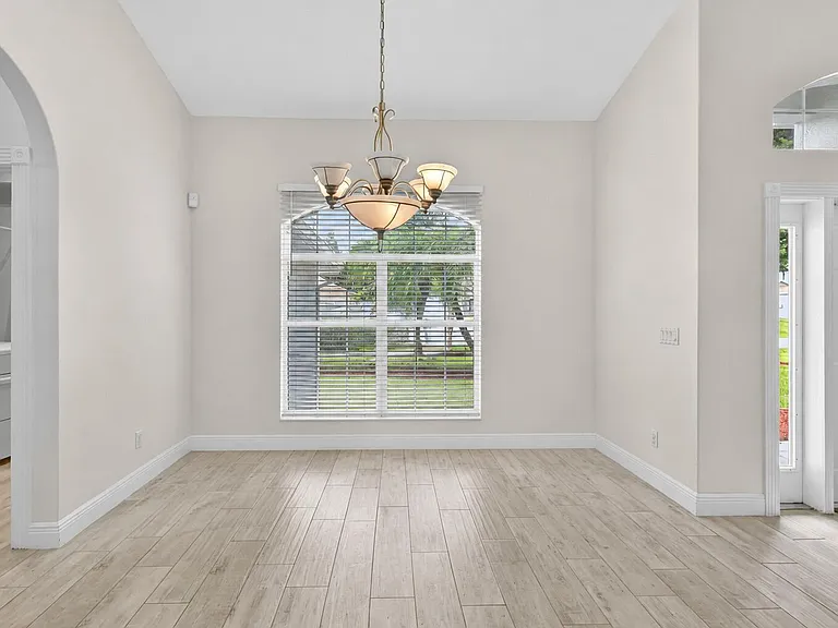 1571 SW Hunnicut Ave — Photo 8