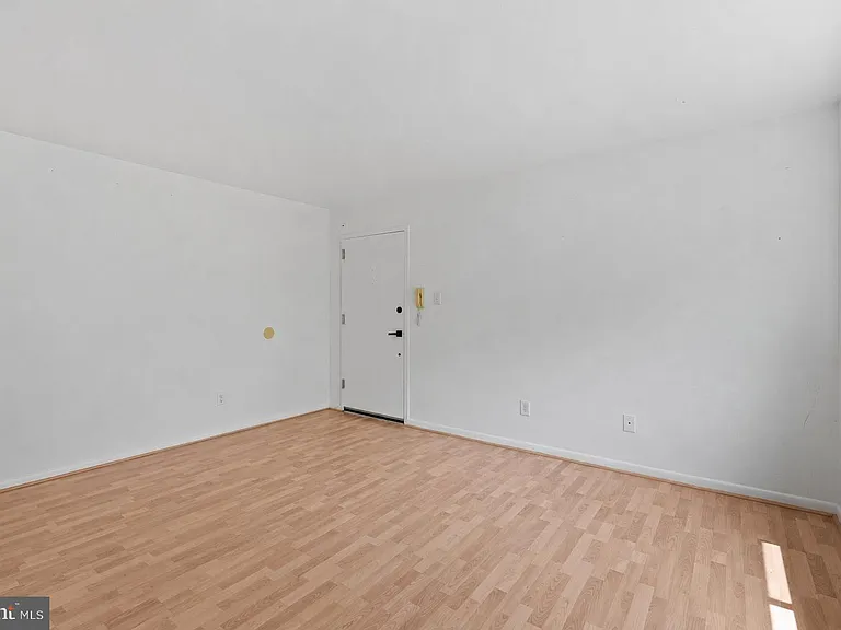 630 11th St NE #203 — Photo 10