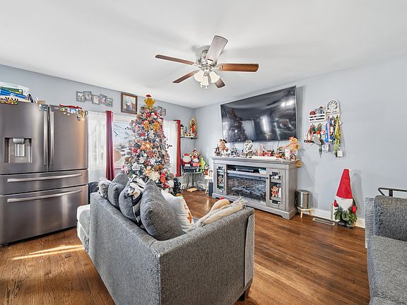 2nd image of 16207 Justine St