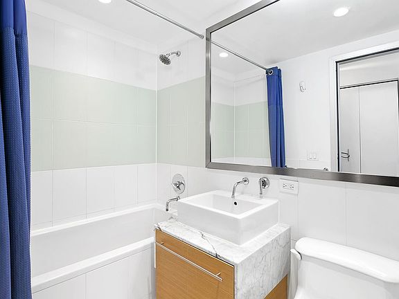 5th image of 100 W 39th St APT 39D