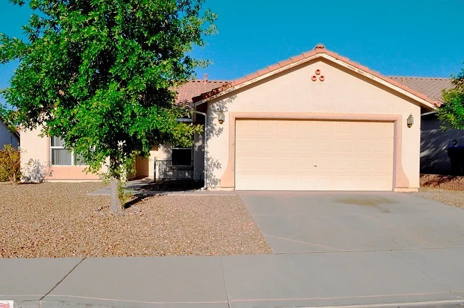 Single Story Three Bedroom Home in the Heart of Henderson — Photo 1