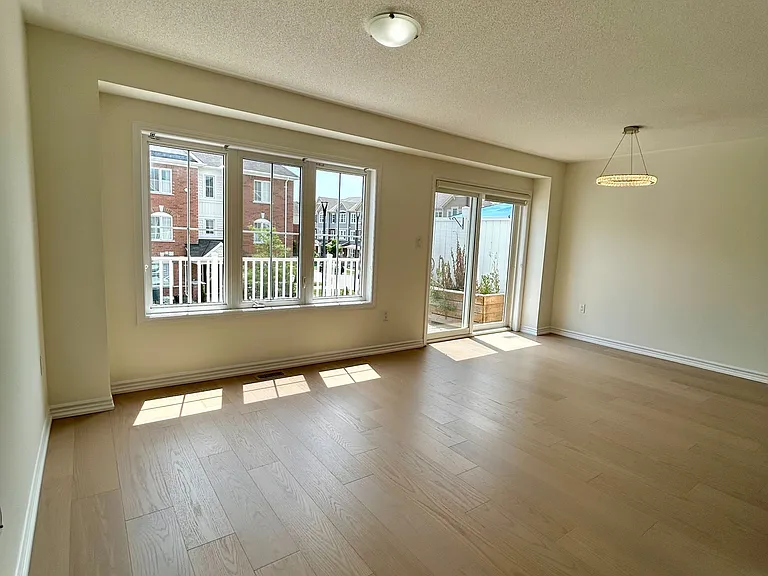 2464 Fall Harvest Cres — Photo 7