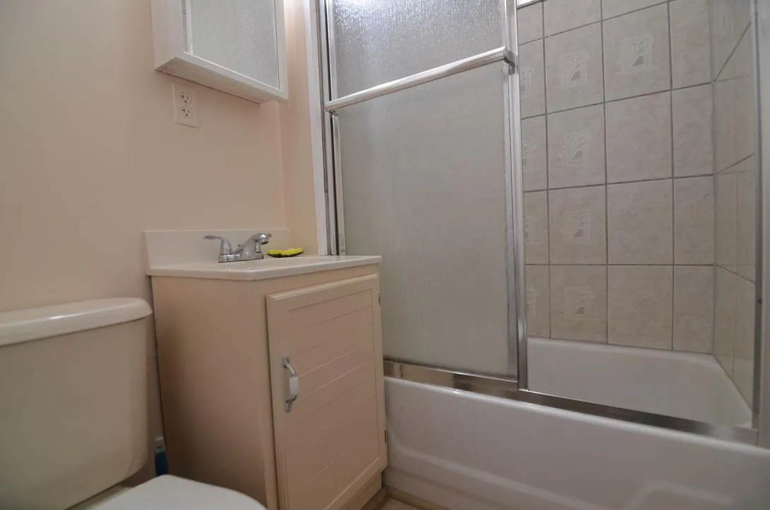 1 bed, 1000 sqft, $2,200 — Photo 3