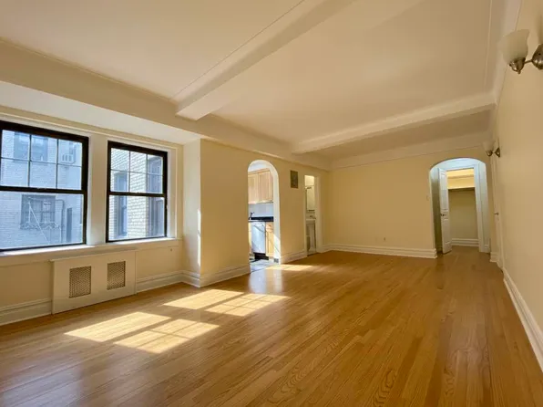 95 Christopher Street image 1 of 7