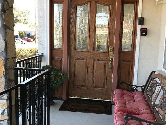 2nd image of 2838 Flores St